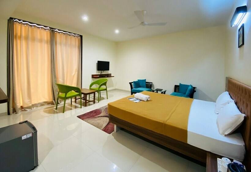 חדר אקזקיוטיב, Sadhana Executive