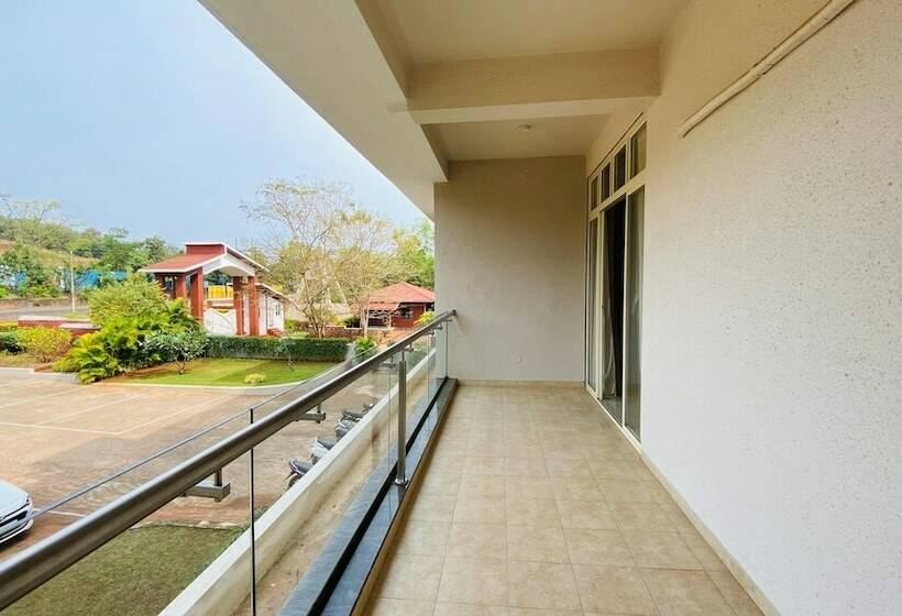 חדר אקזקיוטיב, Sadhana Executive