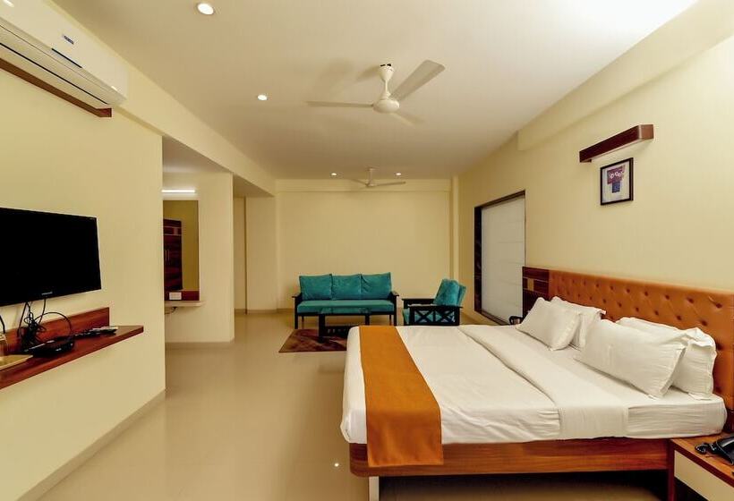 חדר אקזקיוטיב, Sadhana Executive