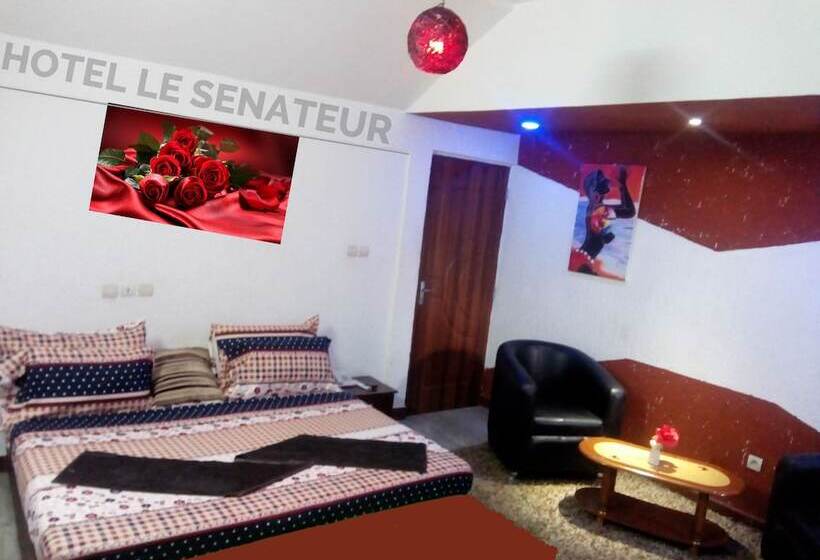 اتاق لوکس, Le Senateur