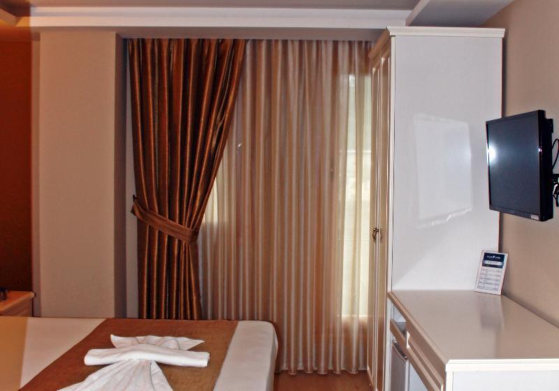 اتاق اساندارد با چشم‌انداز جانبی به دریا, Feza Otel