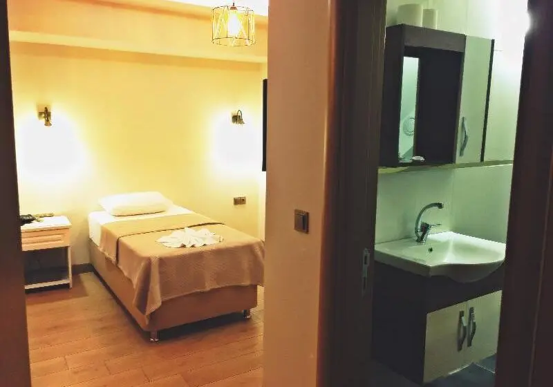エコノミートリプルルーム, Feza Otel