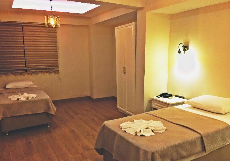 Economy Triple Room, Feza Otel