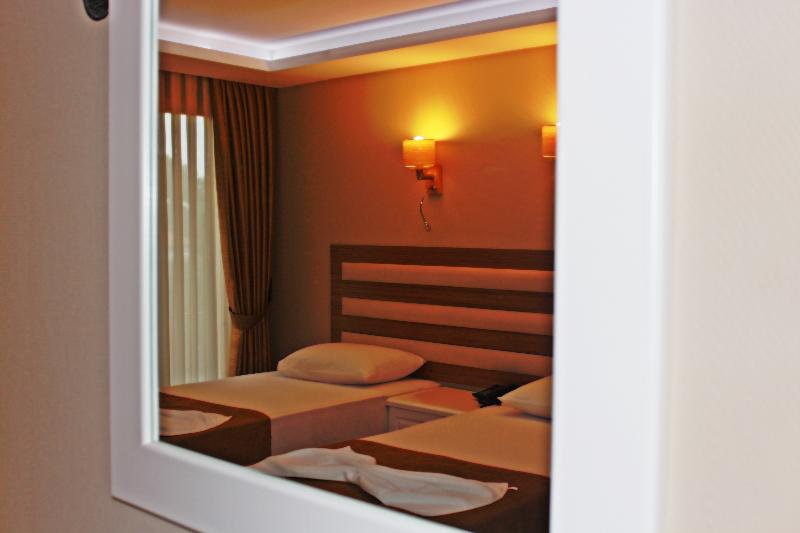Quarto standard vista mar lateral, Feza Otel