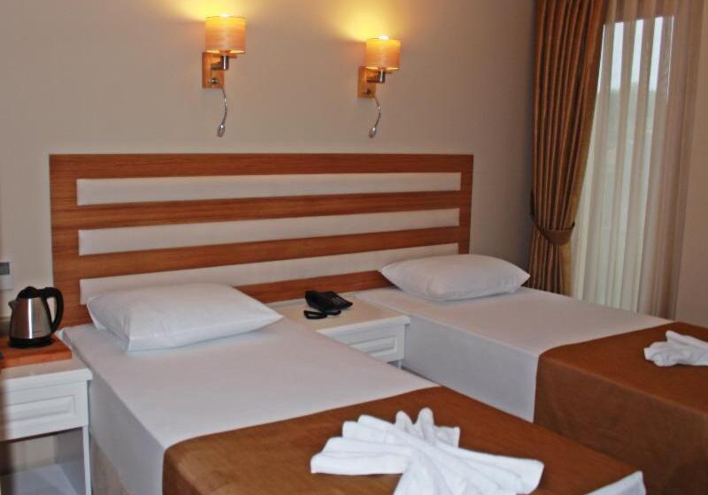 اتاق اساندارد با چشم‌انداز جانبی به دریا, Feza Otel