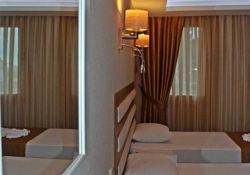 Quarto standard vista mar lateral, Feza Otel