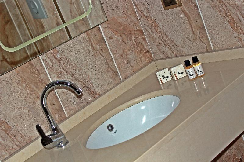 اتاق اساندارد با چشم‌انداز جانبی به دریا, Feza Otel