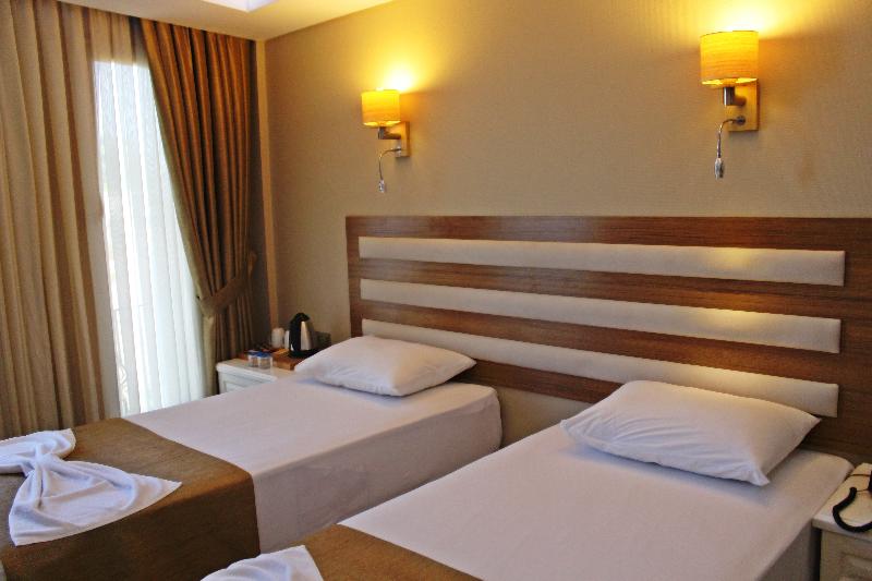 اتاق اساندارد با چشم‌انداز جانبی به دریا, Feza Otel