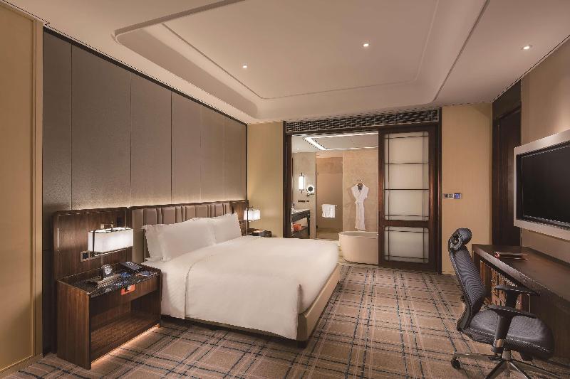 Люкс Deluxe Кровать Кинг, Hilton Fuzhou
