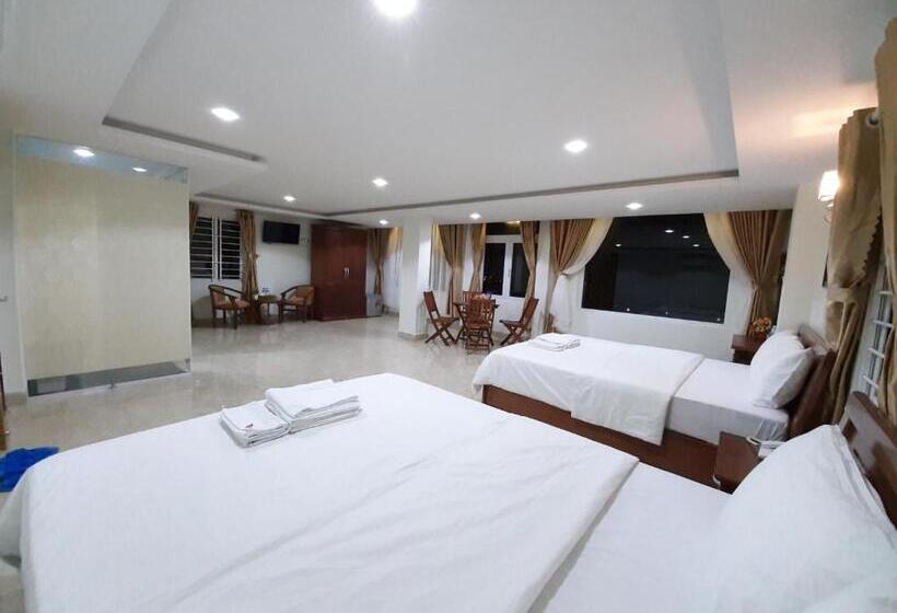 Family Room, Minh Manh