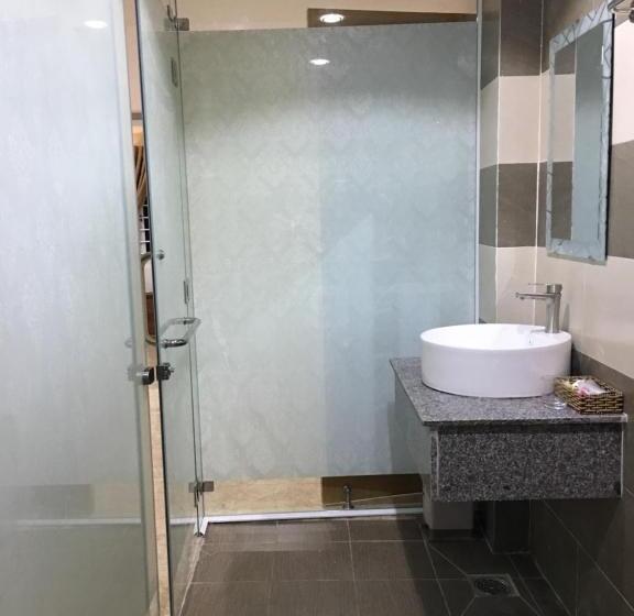 Family Room, Minh Manh