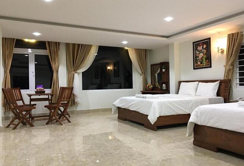 Family Room, Minh Manh