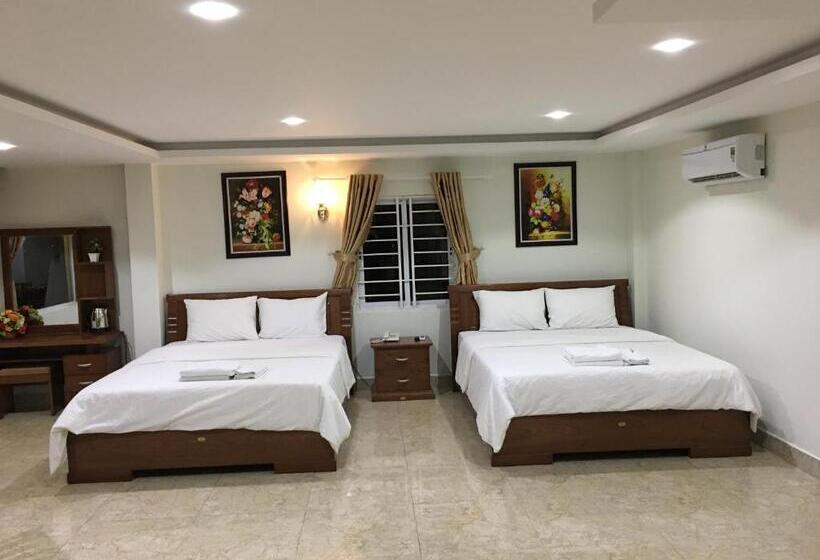 Family Room, Minh Manh