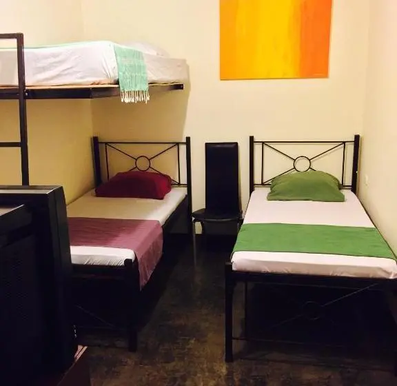 اتاق استاندارد سه تخته با سرویس بهداشتی مشترک, Hostel Dodero