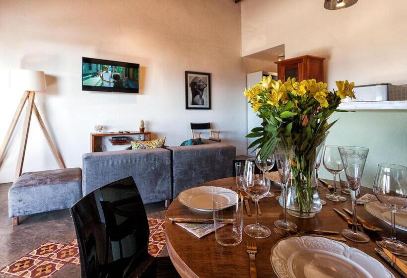 דירת חדר נוף לים, Castelo Pink Boutique