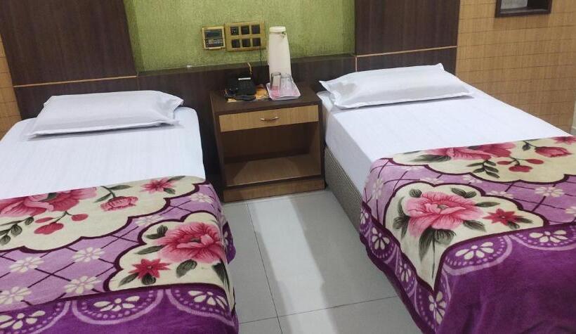 豪华房间, Mahendra