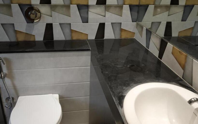 豪华套房, Mahendra