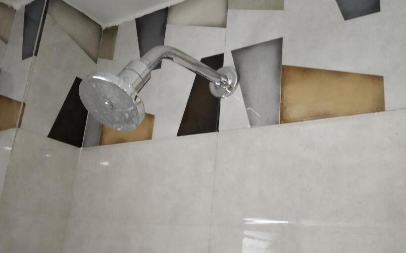 豪华套房, Mahendra