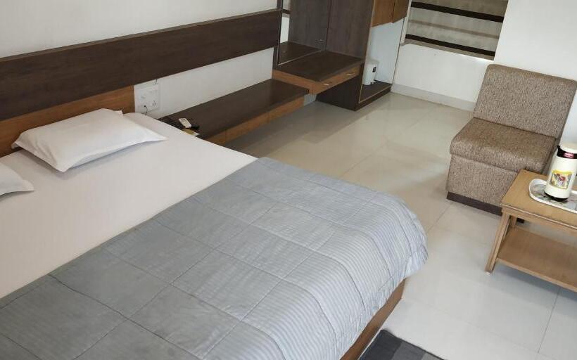 豪华套房, Mahendra