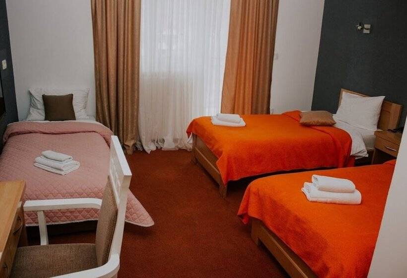 اتاق استاندارد سه نفره, Serdar