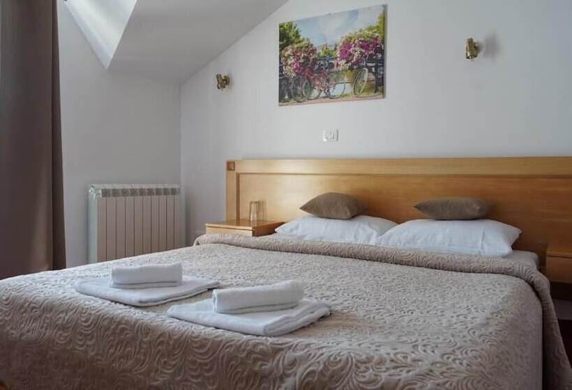 اتاق خانوادگی, Serdar