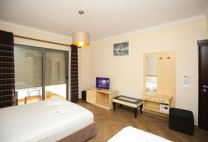 חדר סטנדרט לשלושה עם מרפסת, Summer Stars