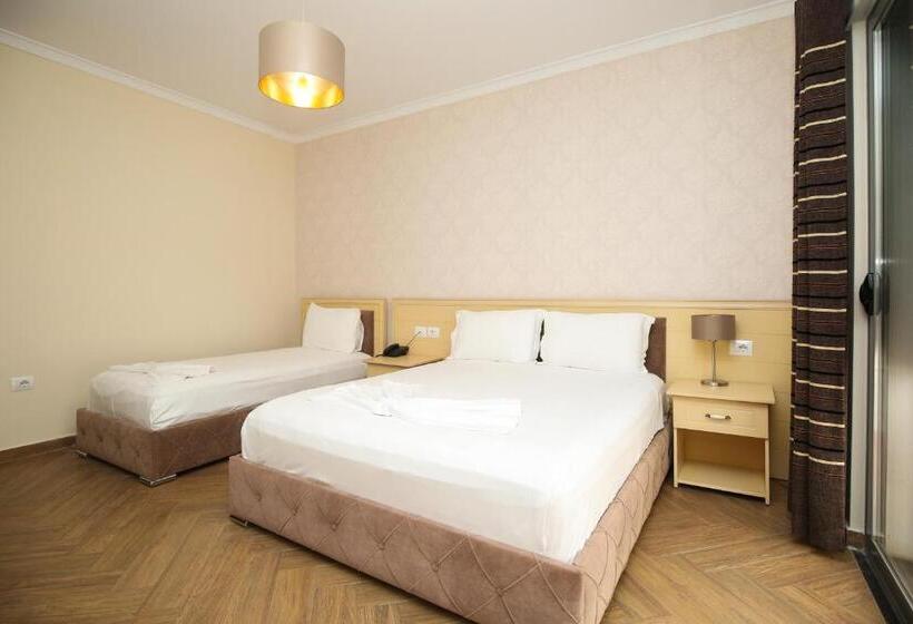 חדר סטנדרט לשלושה עם מרפסת, Summer Stars