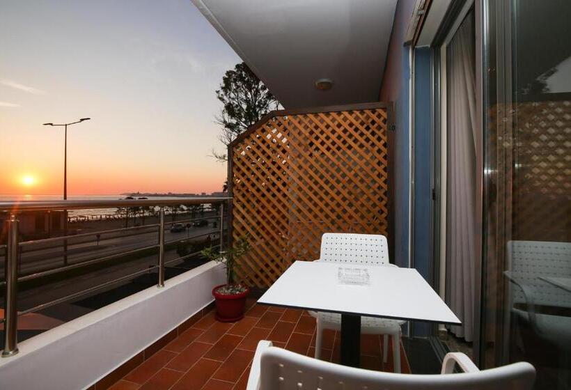 Triple Room Sea View, Summer Stars