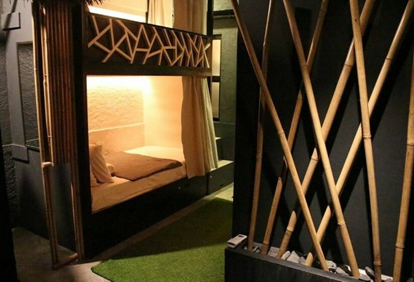 共用房间的床, The Cavern Pod Hotel & Specialty Café Hostel