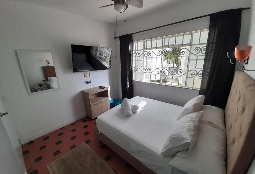 Номер Стандарт, Noah Boutique Hostels Medellín