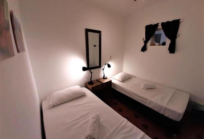 Номер Стандарт Совместная Ванная, Noah Boutique Hostels Medellín