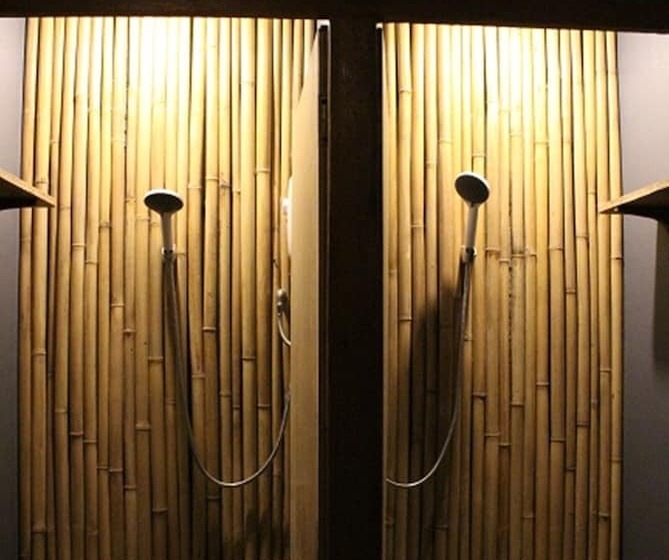 Кровать в Общей Комнате, The Cavern Pod Hotel & Specialty Café   Hostel