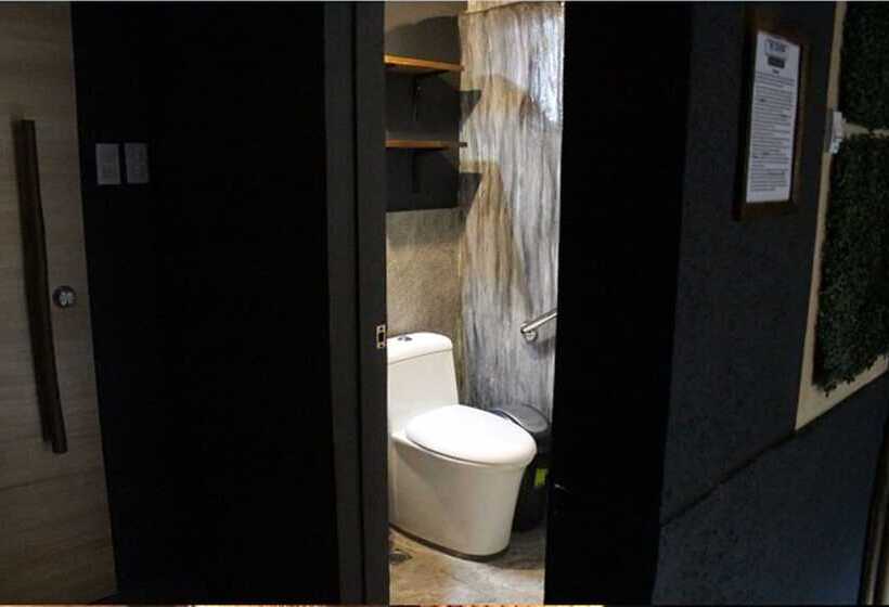 共用房间的床, The Cavern Pod Hotel & Specialty Café Hostel