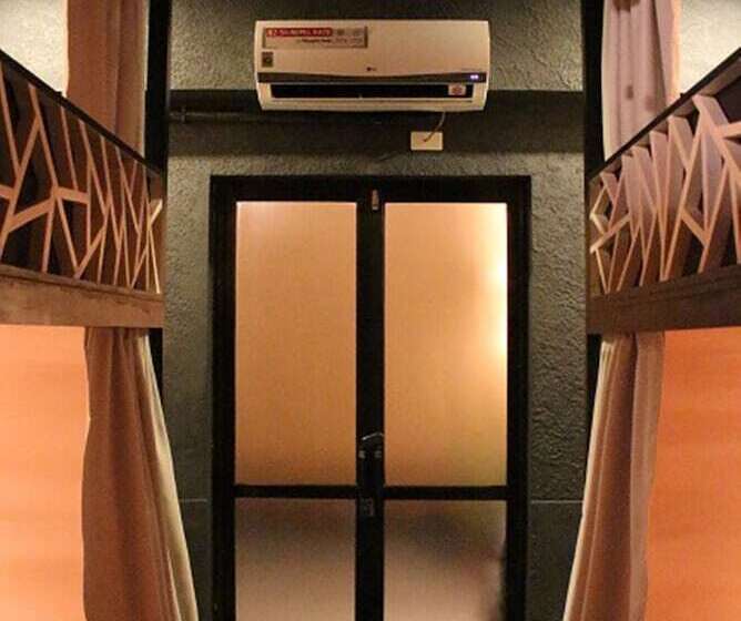 共用房间的床, The Cavern Pod Hotel & Specialty Café Hostel