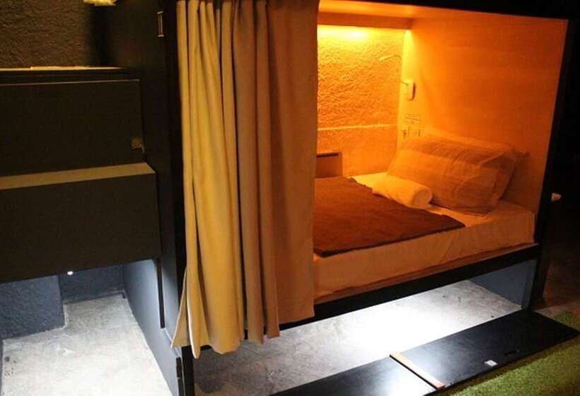 共用房间的床, The Cavern Pod Hotel & Specialty Café Hostel