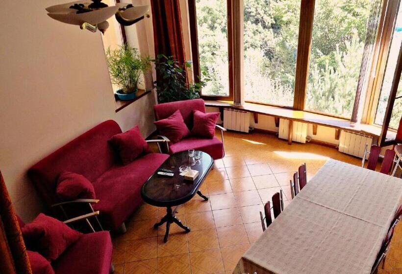 سوییت خانوادگی, Edem