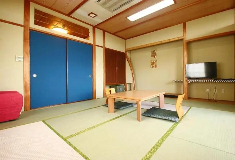 Basic Kolmen Hengen Huone, Hanayukaku