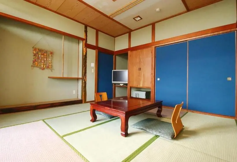 Basic Kolmen Hengen Huone, Hanayukaku