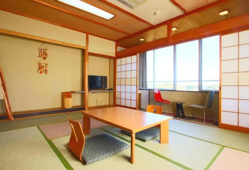 Basic Kolmen Hengen Huone, Hanayukaku