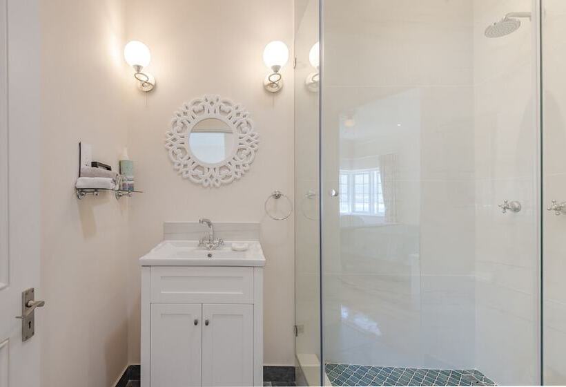 غرفة ديلوكس مطلّة علي البحر, Sunny Cove Manor