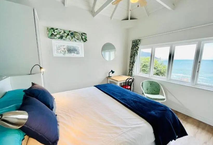 オーシャンビュースタンダードルーム, Sunny Cove Manor