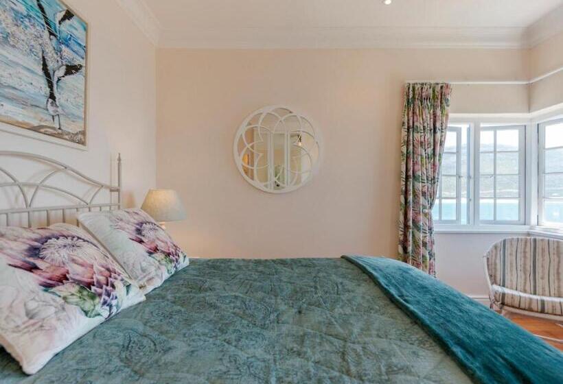 غرفة قياسية مطلّة علي البحر, Sunny Cove Manor