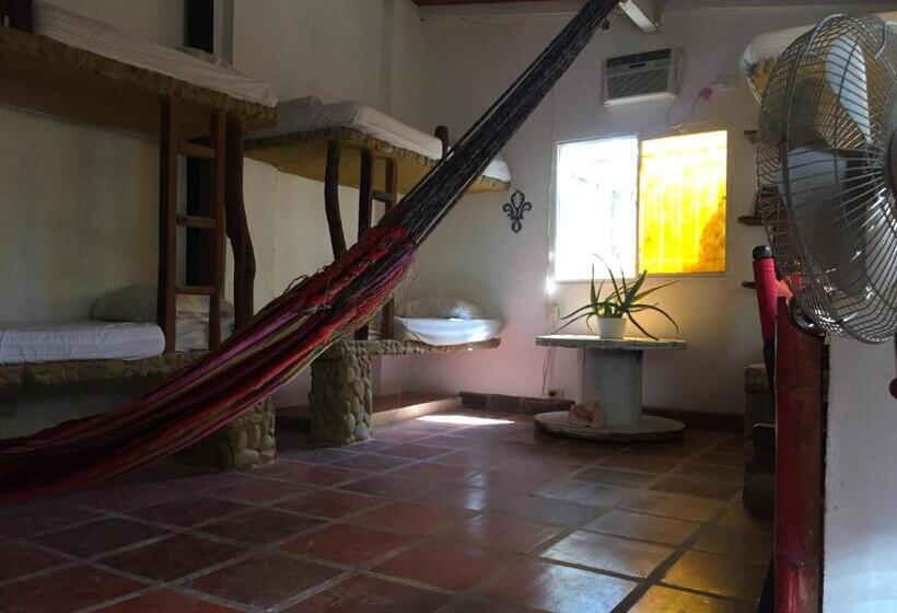 ルームシェアのワンベッド, Casa Barca Taganga Hostel