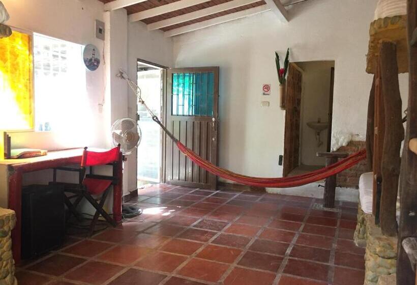 Кровать в Общей Комнате, Casa Barca Taganga Hostel
