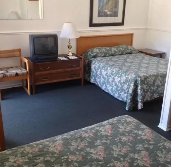 Standard Neljän Hengen Huone, Cedar Vista Motel