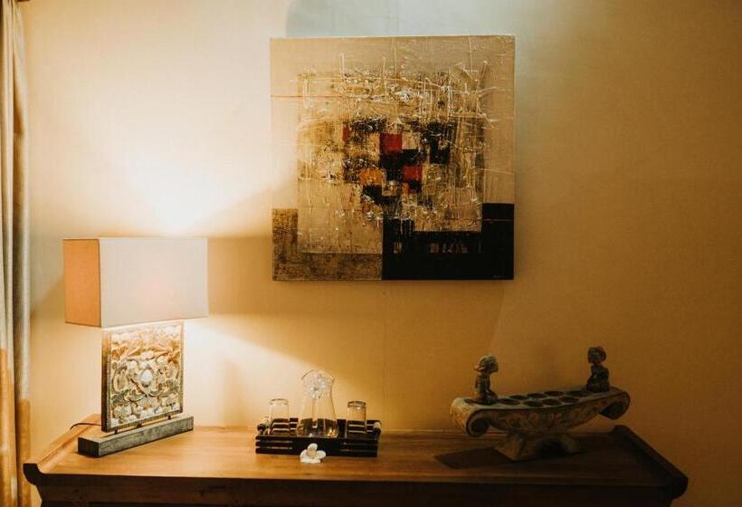 חדר דחוקס עם מיטת קינג, Aloka Bahari Villas