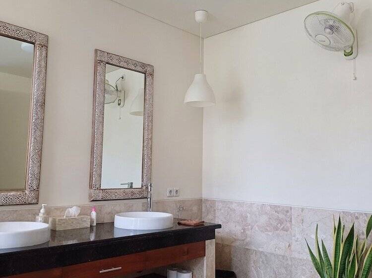 חדר דחוקס עם מיטת קינג, Aloka Bahari Villas