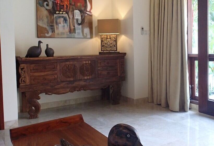 חדר דחוקס עם מיטת קינג, Aloka Bahari Villas