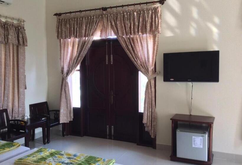اتاق خانوادگی, Quoc An