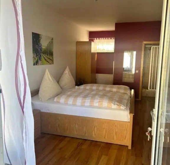バルコニー付きスタンダードルーム, Bed And Breakfast Rheingauer Hof